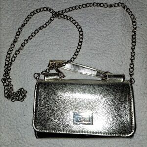 Chic Silver Crossbody Bag with Chain Strap